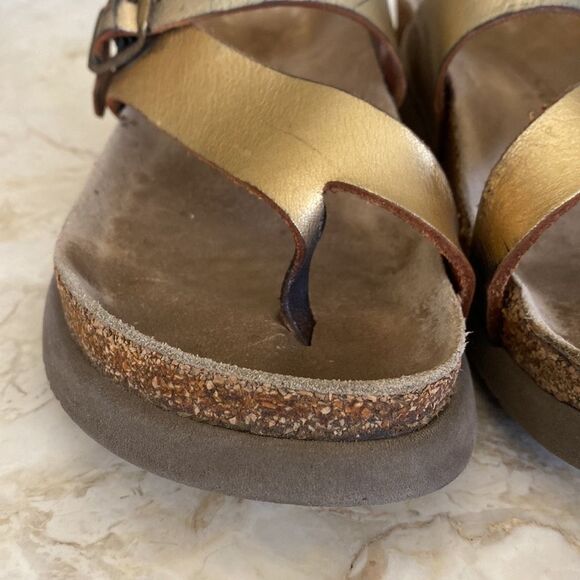 Mephisto Helen Gold Leather Thong Sandals - Picture 4 of 14